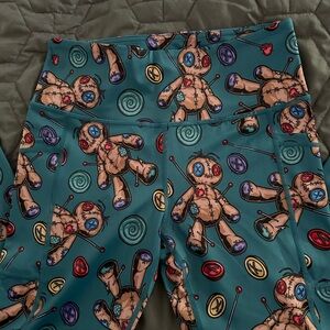 NWOT CVG capri leggings